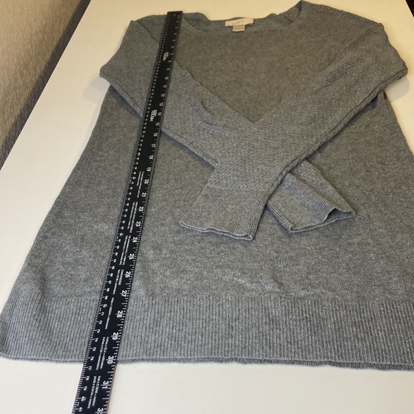 LOFT Outlet Gray Textured Lightweight Sweater Top - Size Small - Picture 15 of 16